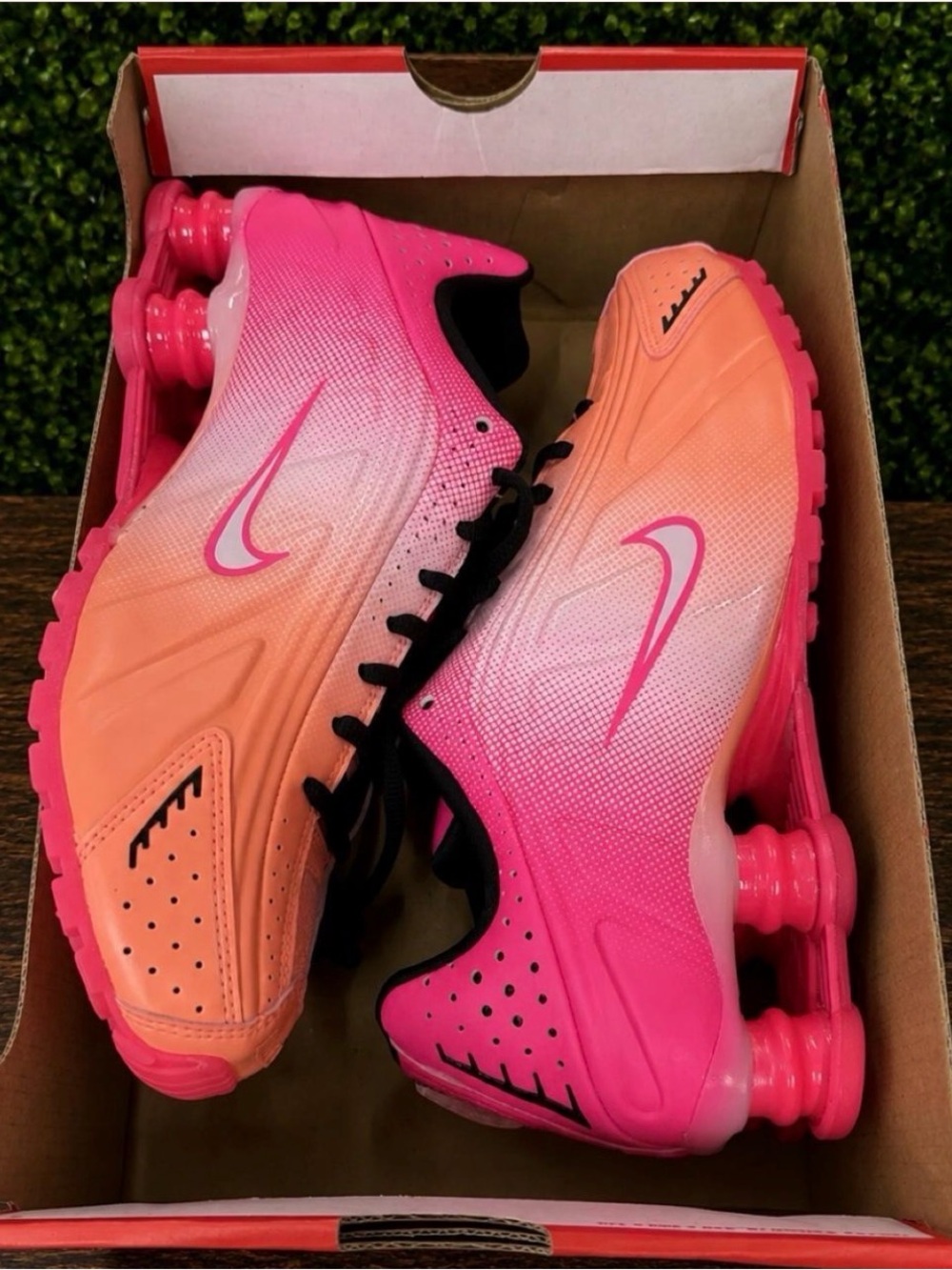 NEW IH2343-600 Nike Shox R4 Hyper Pink Atomic Pink Box Has No Lid - Picture 2 of 6